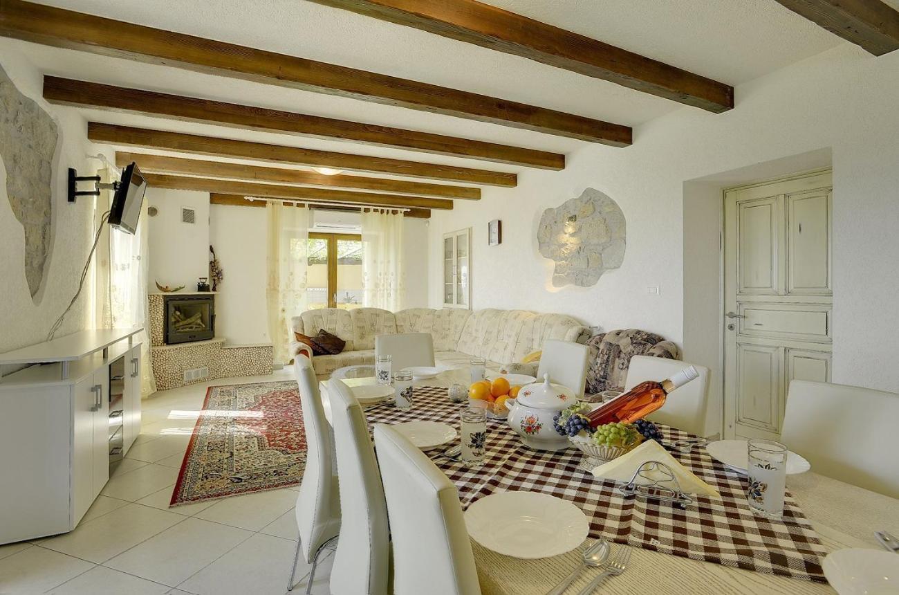 Villa Bella Lupoglav  Extérieur photo